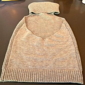 BACKLESS SWEATER TURTLENECK